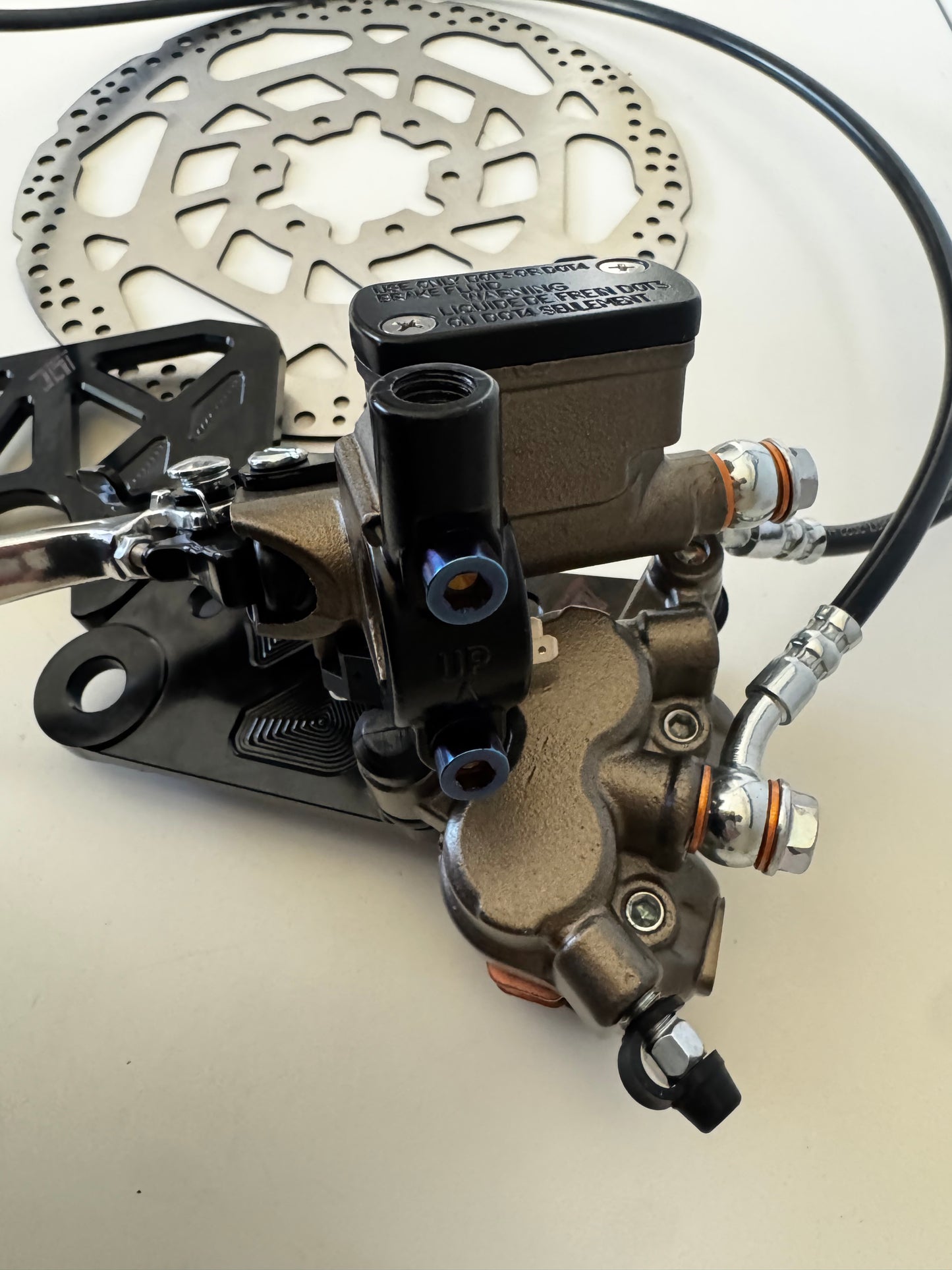 PRE BLEAD ultrabee V2 brakes with titanium clamp bolts