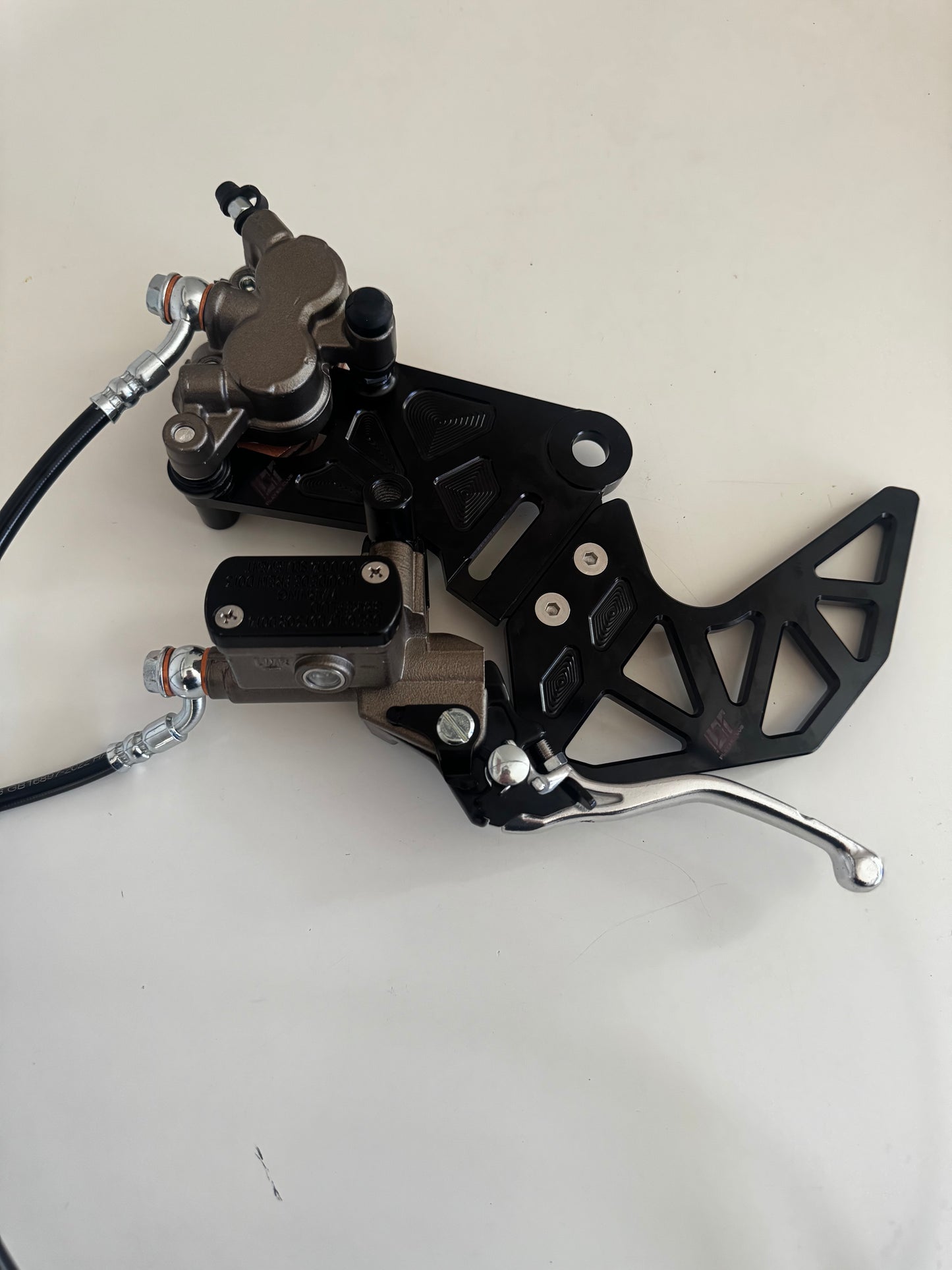 PRE BLEAD ultrabee V2 brakes with titanium clamp bolts