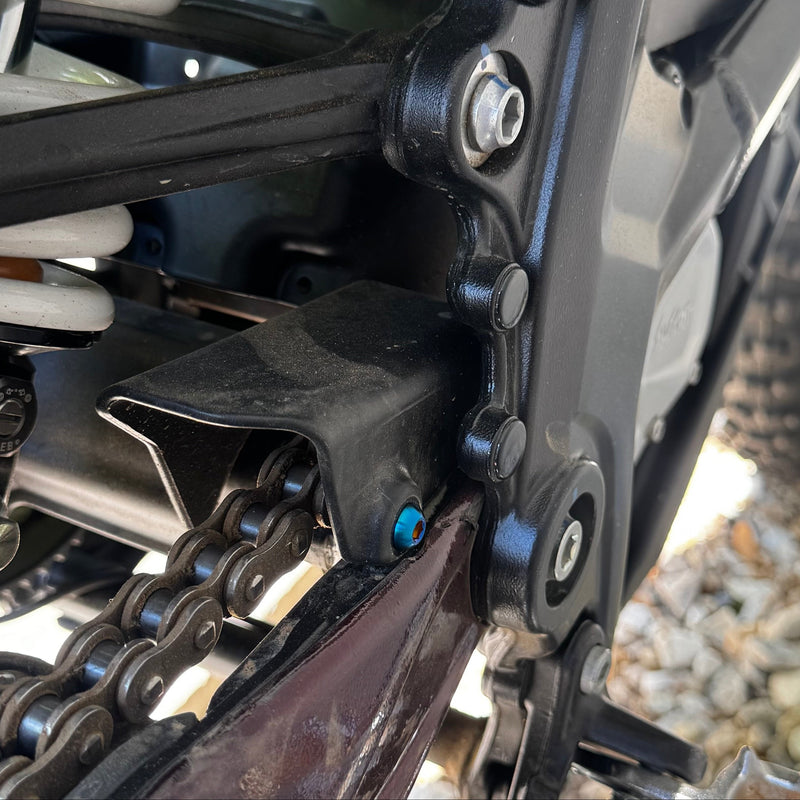Ultrabee titanium chain cover bolt