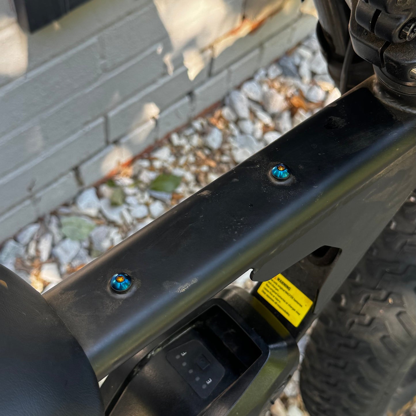 Macfox Frame bolts
