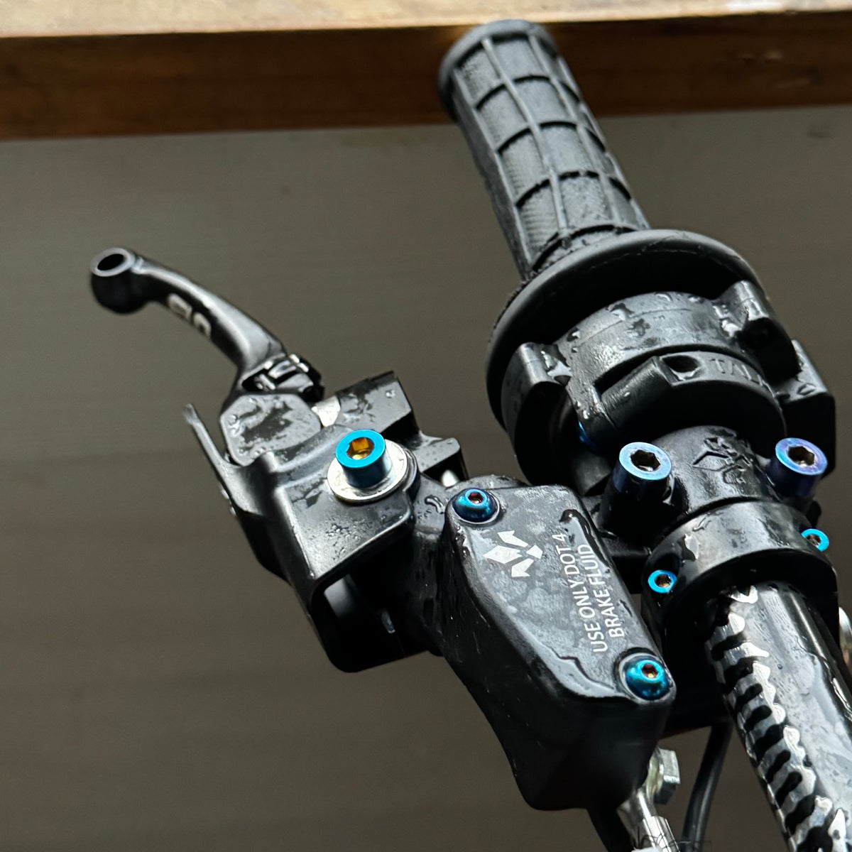 Titanium Formula FLO lever pivot bolt