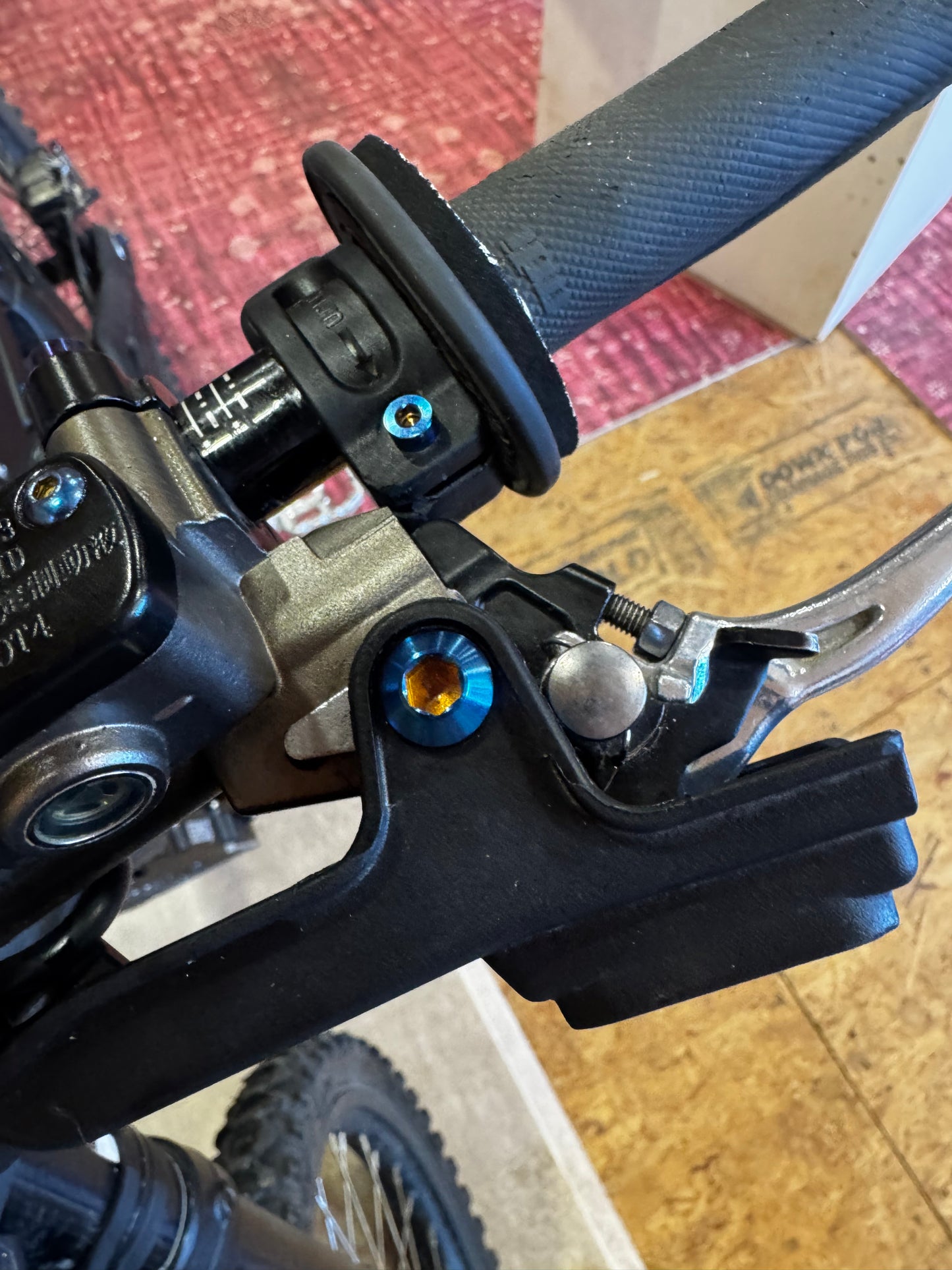 Titanium ultrabee brake lever pivot bolt