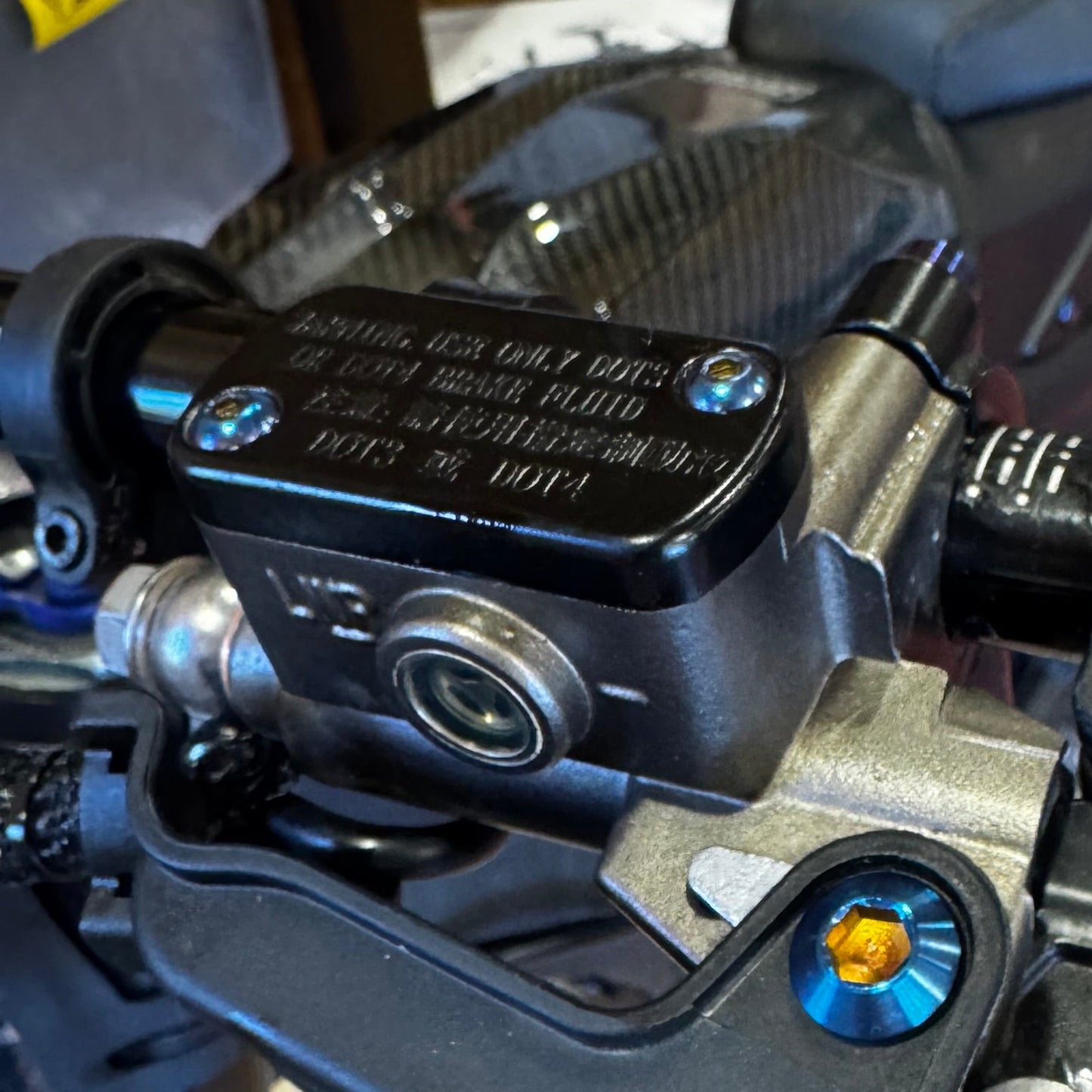 Titanium ultrabee brake lever pivot bolt